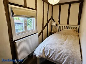 Perfectly Located Pretty Cottage - Image 4