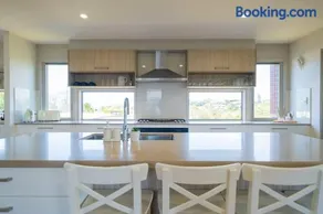 The Sunset Apartment on Orealla - Image 5