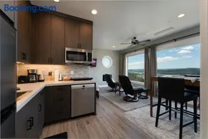 Eagles Bluff 1BR Suite of Kalama Oaks Lodge - Image 2