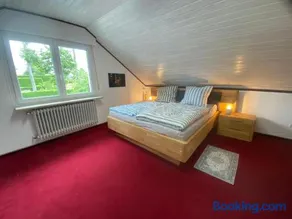 Großes Dachzimmer mit eigener Lounge in ruhiger Lage - Image 1