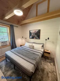 Dock 124 - Adults Only, Waterfront B&B - Image 2