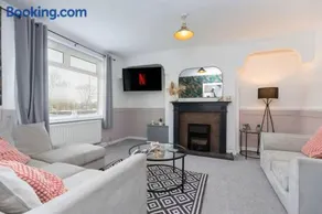 4BR Home with Parking Ideal for Contractors - Image 1