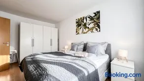 Ferienwohnung in der Stadt mit kostenfreier Tiefgarage bis 1,50m Fahrzeughöhe - 2 Doppelbetten, Küche, Bad - Image 2