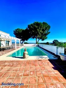GRAND VILLA Costa del Sol, 10 bedrooms, sleeps up to 30, sea view - Image 1