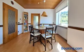 3 BR Wohnung im Haus Frey mit Ausblick, 2 Bäder, Parkplatz, Balkon, Küche - Image 4