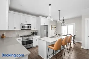 Sleeps 22-Downtown Westfield-Near Grand Park! - Image 5