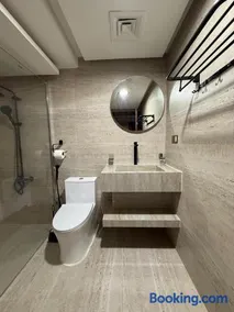 Elegant 2BR by Vendome mall - Image 2