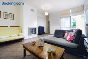 Sunny Apartment - Image 3