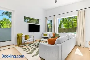 New-Dog Friendly,Hot Tub, Fire-pit, 1 mile to DTWN - Image 4