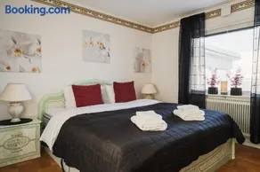 Guestly Homes - Charming 3BR House with Two Showers - Image 2