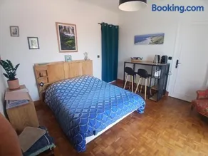 Chambre avec accès indépendant - WC et salle de bain privés, parking gratuit - vue montagne - Image 1