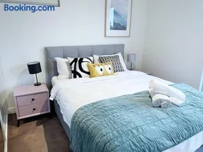 Chic Short Stay Retreat at Doncaster - Image 5
