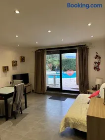 2 pièces dans villa avec piscine & parking -Cannes à 10 mns - Image 2