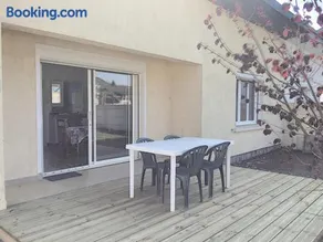 Maison de plain-pied avec terrasse, centre ville, à 150m de la plage - FR-1-361-334 - Image 1