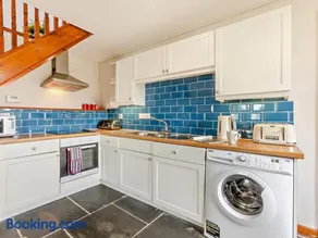 2 Bed in Holsworthy oc-51764 - Image 3