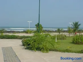Casa em condomínio fechado de frente para o mar e ao lado do rio - Image 4