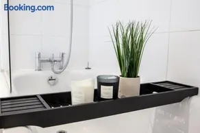 Manchester 3BR House Contractor Hospital Uni - Image 5