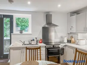 Coldwell Street Cottage - Image 3