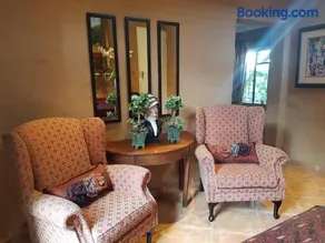 Chateau Vue Guesthouse - Image 2