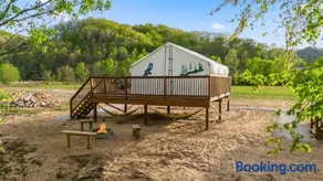 Glamping Tent/Red River Access/2 Queen Beds - Image 1
