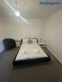 City Gate Apartments Manchester - Image 4