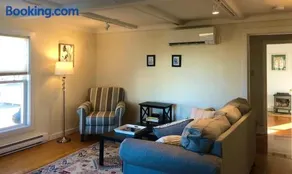 3 bedroom 2 1/2 bath apartment with views of Rocklan - Image 2