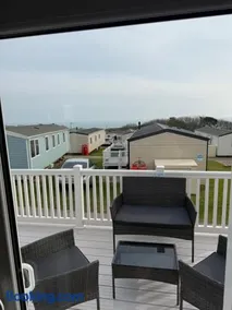 Luxury 3 bed sleeps 8 caravan with sea view - Image 5