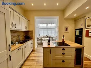Characterful Buxton Home - Hot Tub & Pet Friendly - Image 3