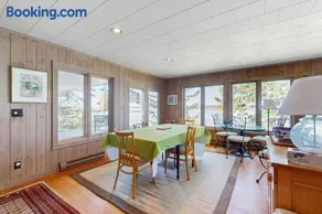 Beachfront Delight with detached guesthouse, private beach access, Dog-friendly - Image 2