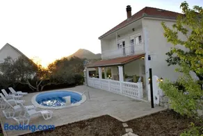 Family friendly house with a swimming pool Kostanje, Omis - 14176 - Image 2