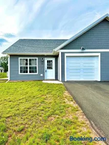 Newly built house in Stratford - Image 1