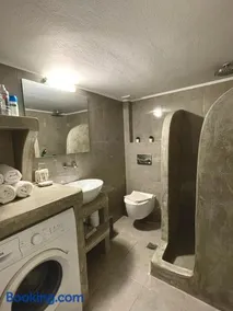 Emanouela's apartment in the center of Adamas - Image 1
