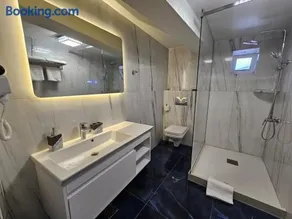 Hotel Queen - Image 3
