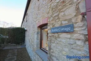 Stable Cottage at The Long Barn- Beautiful Getaway in Tockington - Image 2