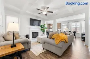 Modern Townhome in Auburn - Image 2