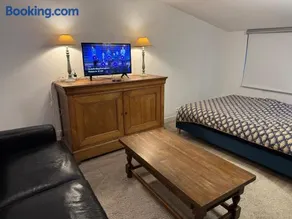 Petite maison indépendante avec parking - Image 3