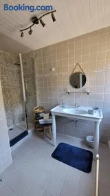 Le Manoir des Pélies, Maison d'hôtes de charme, climatisation, Jacuzzi, Piscine, Rivière, canoës, pédalos, ping-pong - Image 4