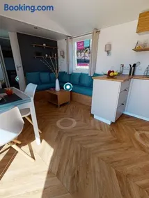 BJ Chalets - De Rug 3 - Vakantiepark Lauwersoog - Luxe chalet MET vaatwasser en inloopkast! Vroege incheck! MET AIRCO! - Image 2