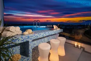 Penthouse Blue Horizon- a luxury penthouse with infinity pool, hot tub, sauna and sea views! - Image 1