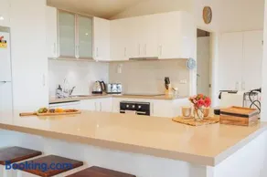 Stunning Home in Mt Mellum with Panoramic Coastal Views - Image 5