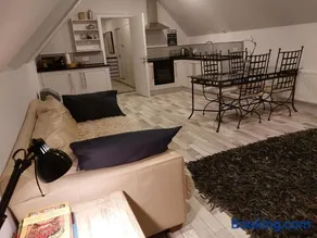 Stunning apartment set in private native woodland - Image 2