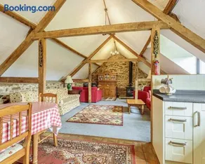 Jasper, Unique Upside-Down Retreat with Stunning Rural Views - Image 5