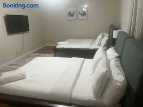 Exquisite 4 Beds Near EWR NYC - Image 3