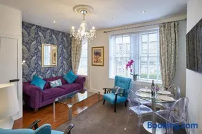 The Granville - Delightful 2-bed Victorian Apartment - Image 3