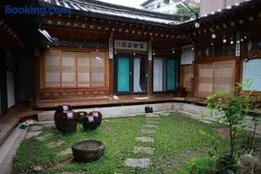 Eugene Hanok Stay - Image 2