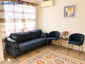 Luxury apartment in Emerald Hills - Image 1