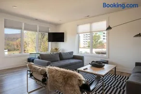 Piedmont Place Suite 304 - near vineyards! - Image 1