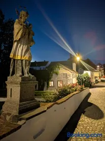 Chaloupka u Mostu sv Jana v centru Vodňan - Image 2