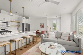 4BD Townhome East Nash with Rooftop 12ppl - Image 3
