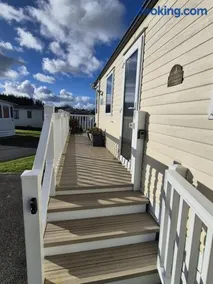 3 Bedroom Caravan with Sun Deck & Parking - Image 2